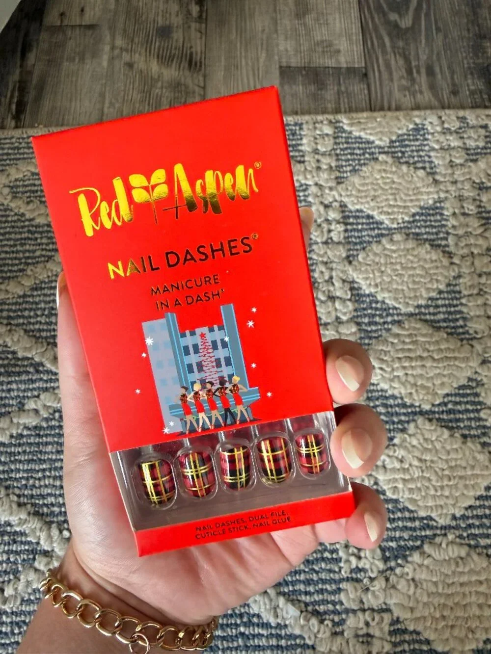 Christmas Press on Nails Red Aspen - NWT